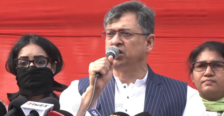 গণভোট কখনো জাতীয় সংসদকে প্রতিস্থাপন করতে পারে না: সালাউদ্দিন আহমেদ